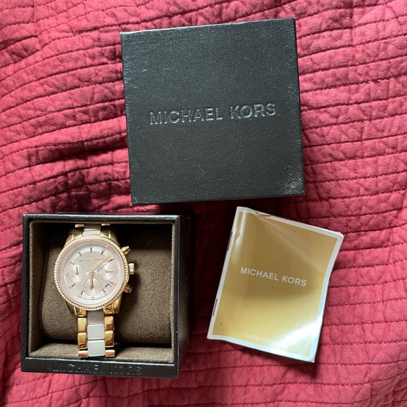 Michael Kors Rose Gold watch - Picture 2 of 5